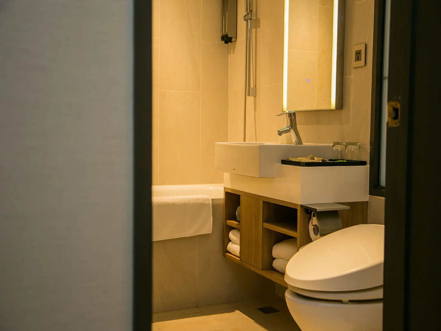 Photo - Royal Inn Taipei Nanxi - MRT Zhongshan Station