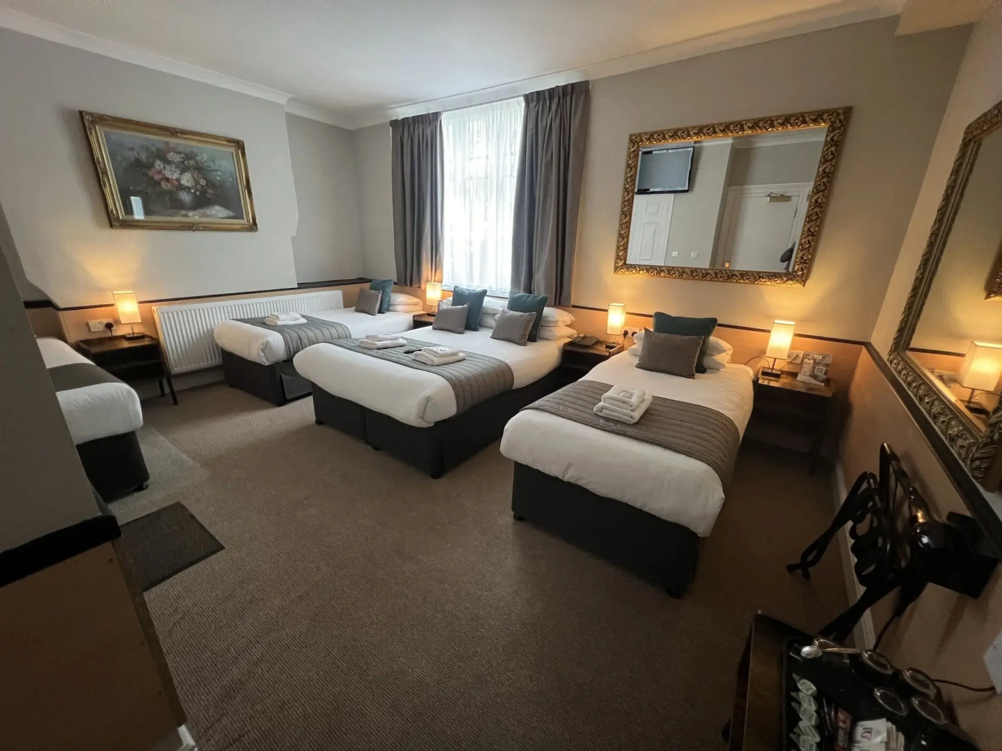 Photo - Tudor Court Hotel