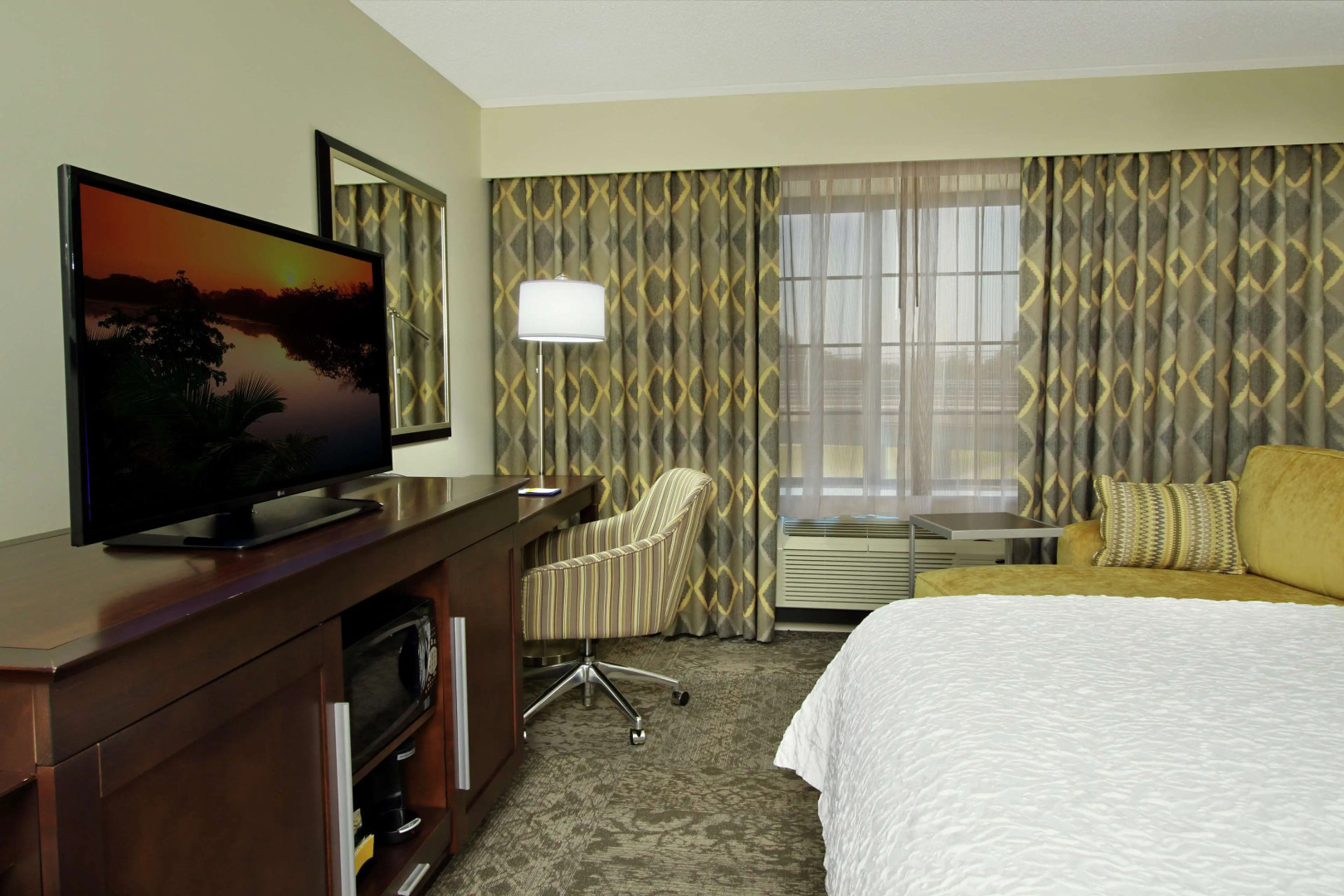 Photo - Hampton Inn & Suites By Hilton - Rockville Centre