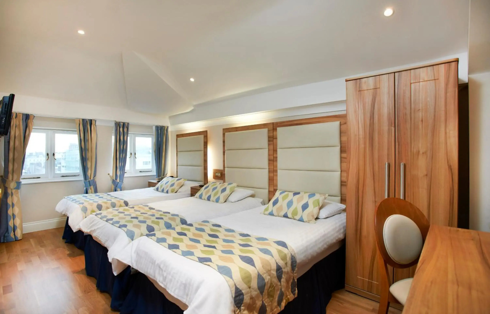 Photo - Royal Eagle Hotel