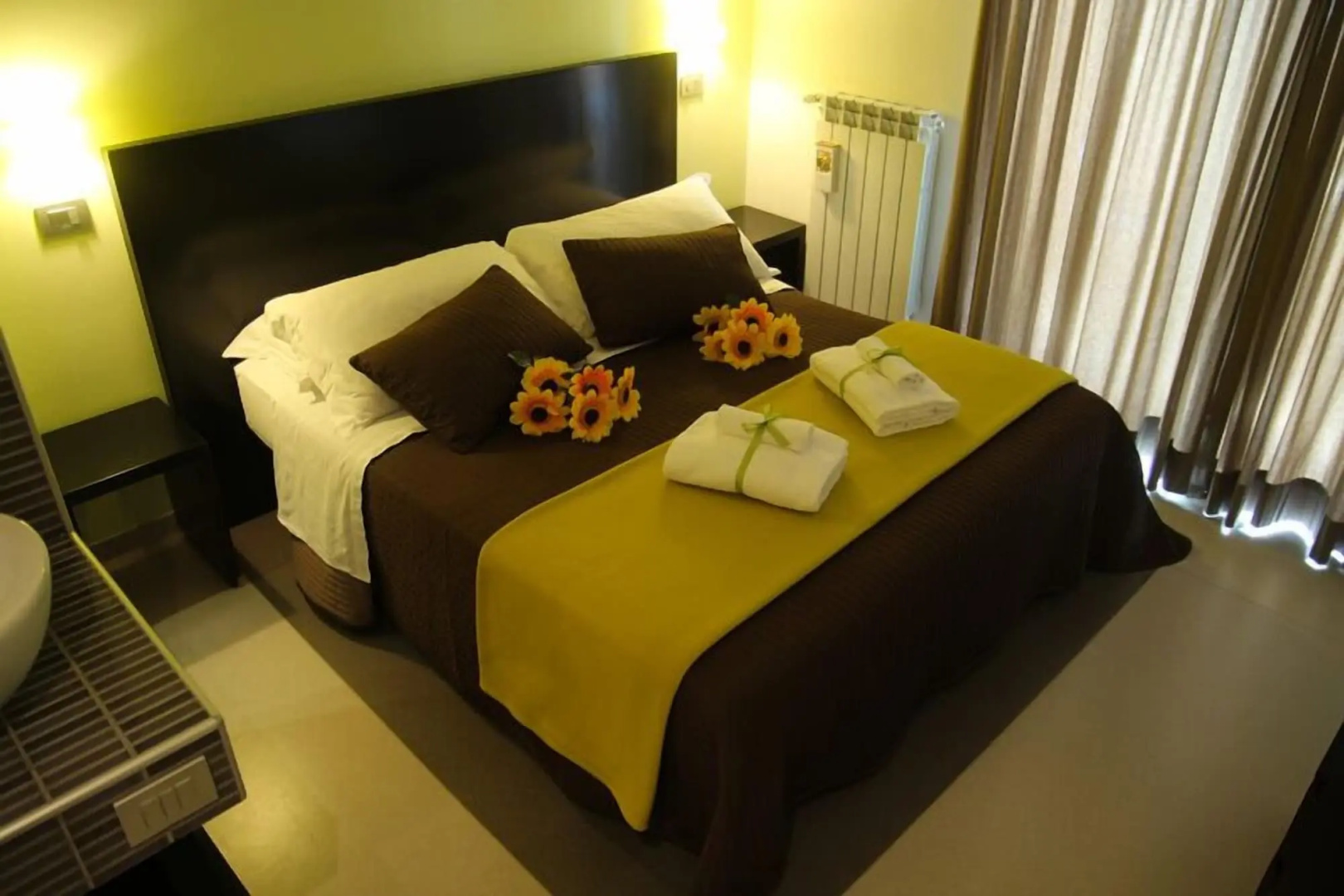 Photo - Moai Home