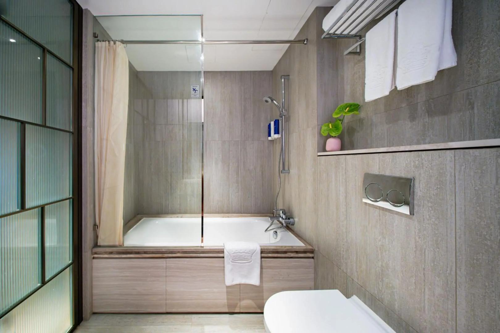 Photo - The Emperor Hotel