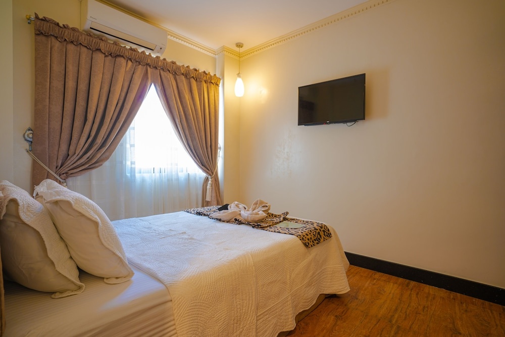 West Loch Park Hotel Vigan