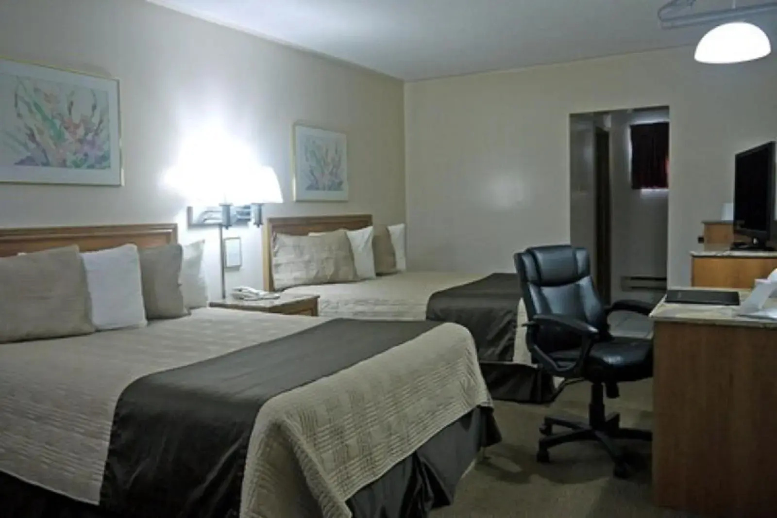 Photo - Newmarket Inn
