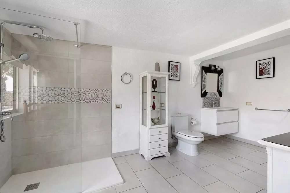 Foto - Exceptional 3 Bed Villa Malpas, Sleeps 6, H/pool