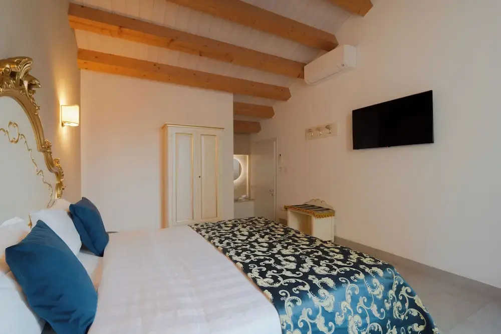 Photo - Venice Rooms
