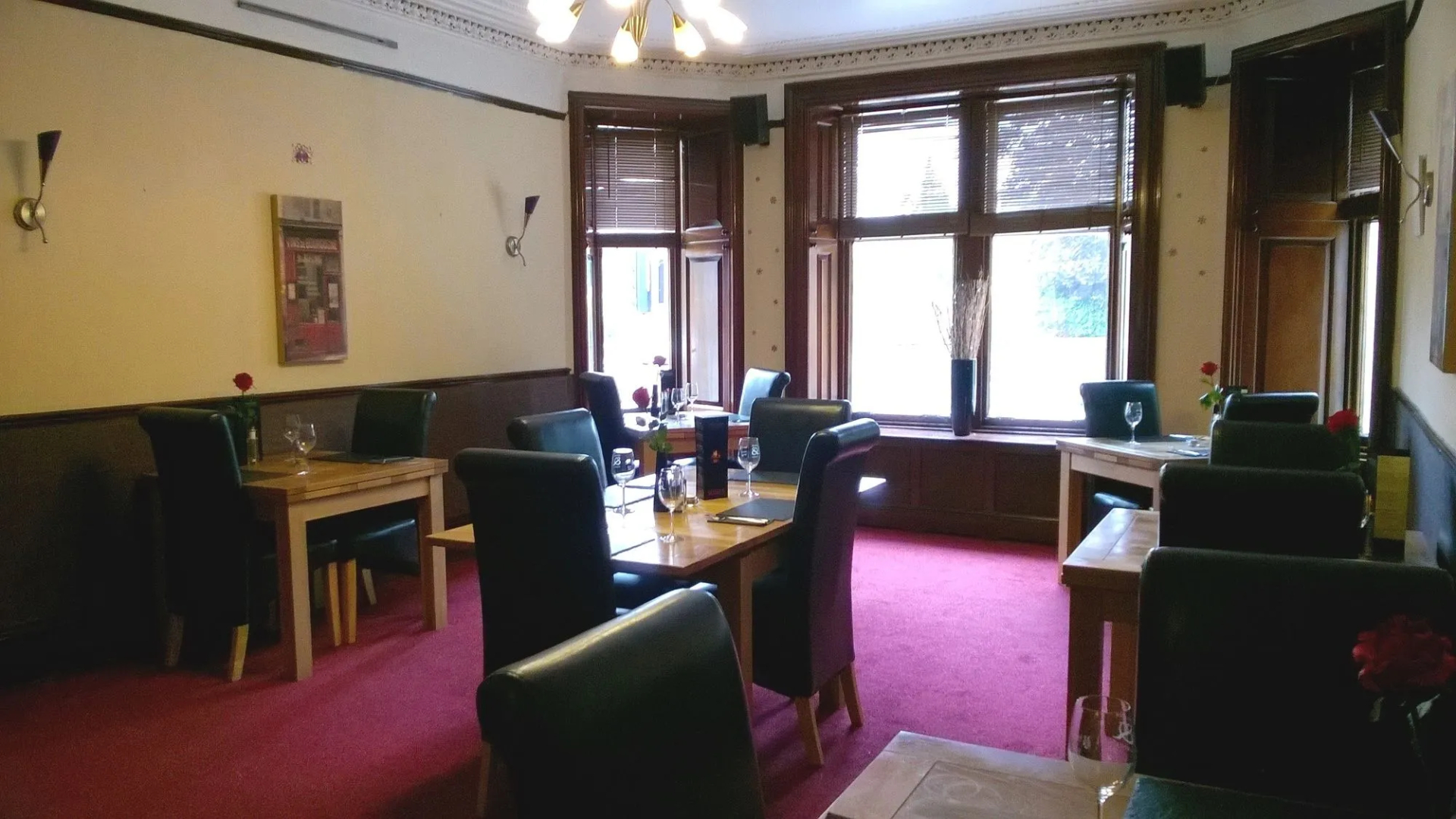 Foto - Crown Hotel & Bar
