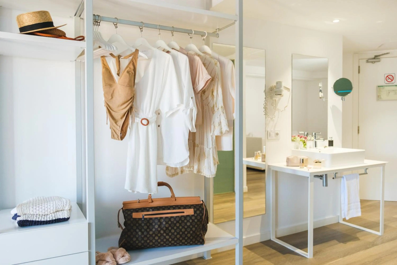 Photo - Taximtown Hotel