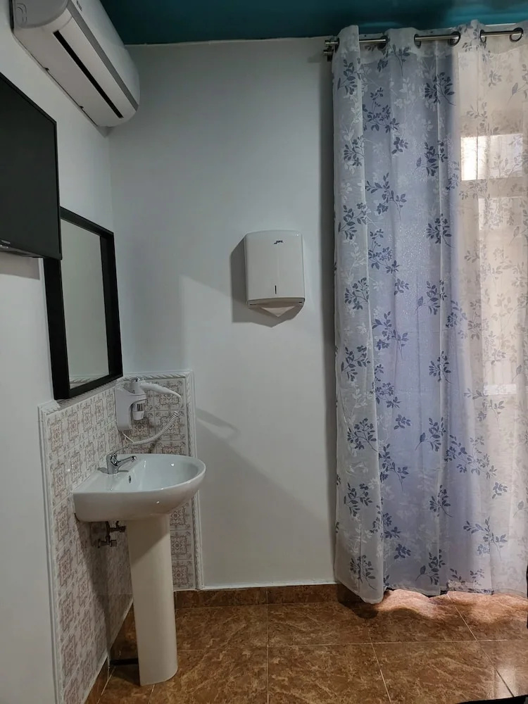 Photo - M-A Catrachos Rooms