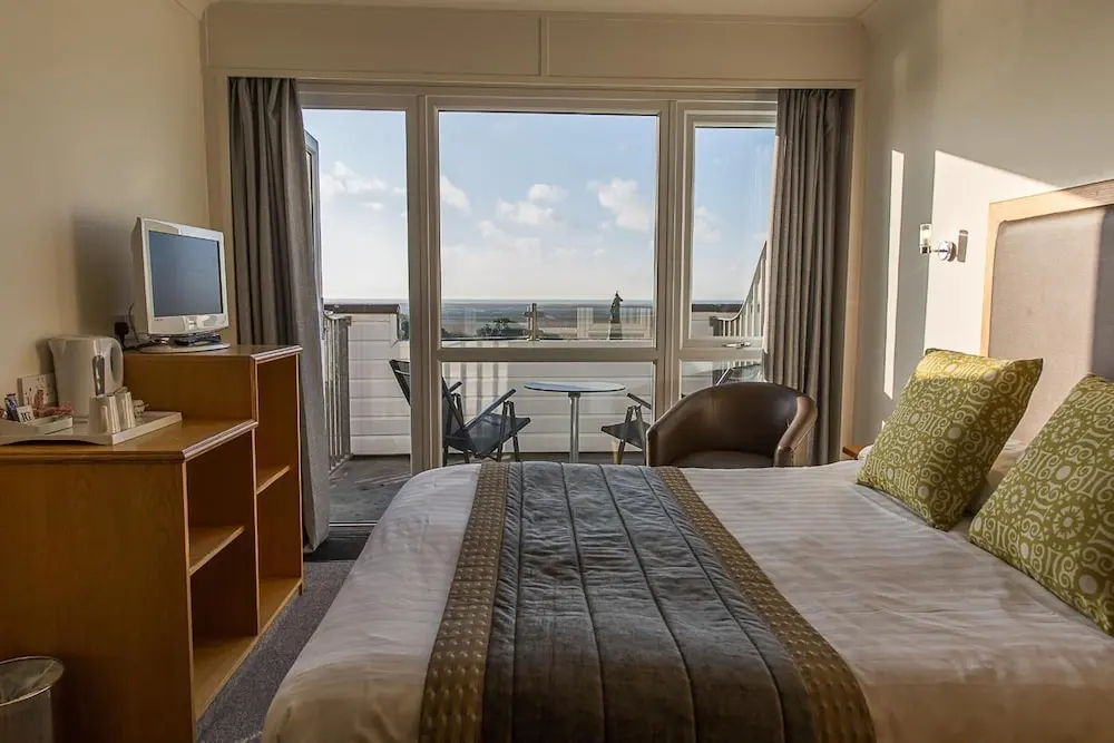 Photo - St Ives Hotel