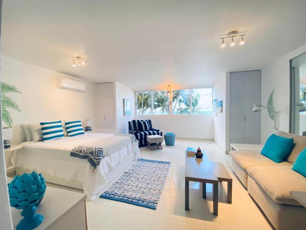 KASA Las Palmas studio apt for 2 OCEAN VIEW BEACHFRONT CONDO POOL