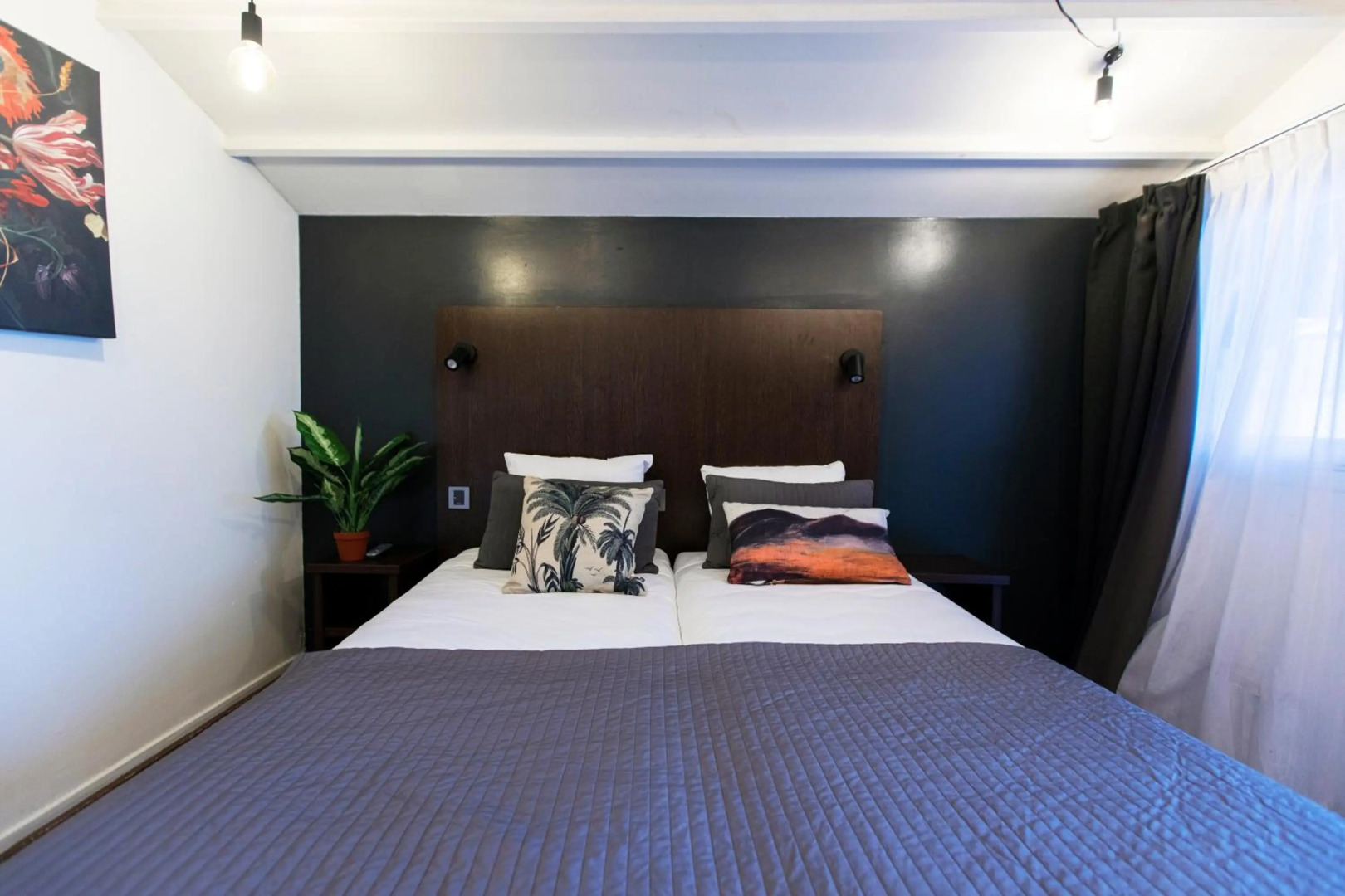 Photo - Quentin England Hotel