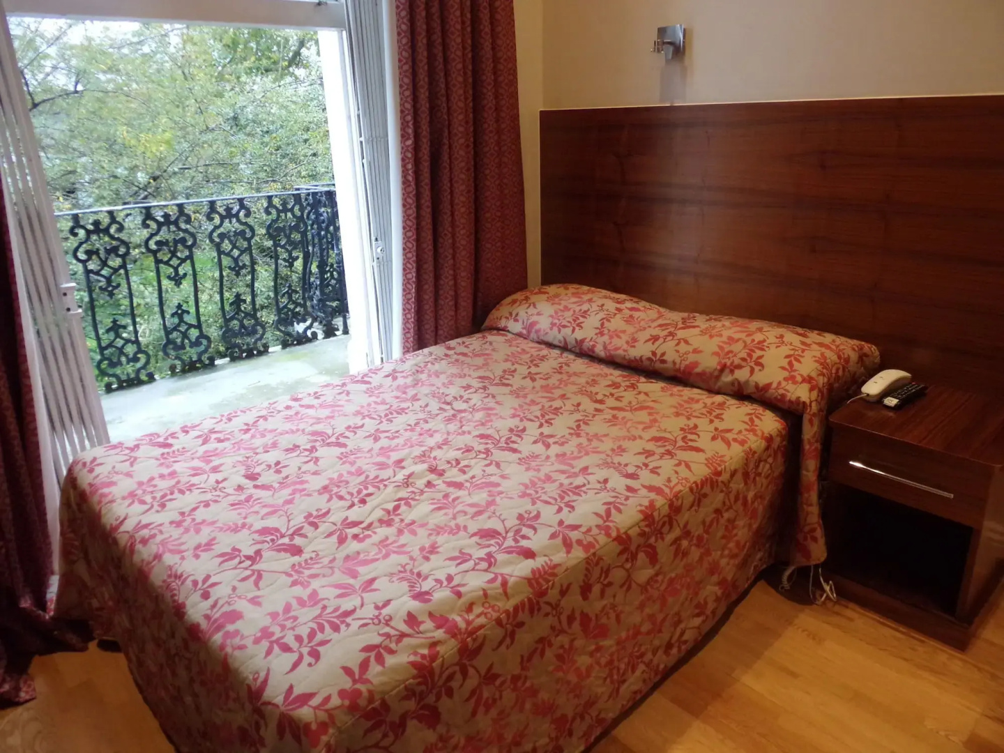 Photo - Wedgewood Hotel