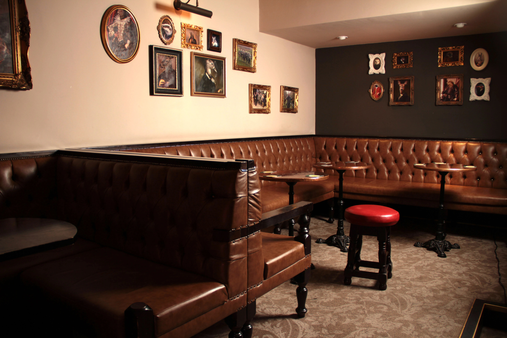 Photo - White Hart Hotel & Apartments