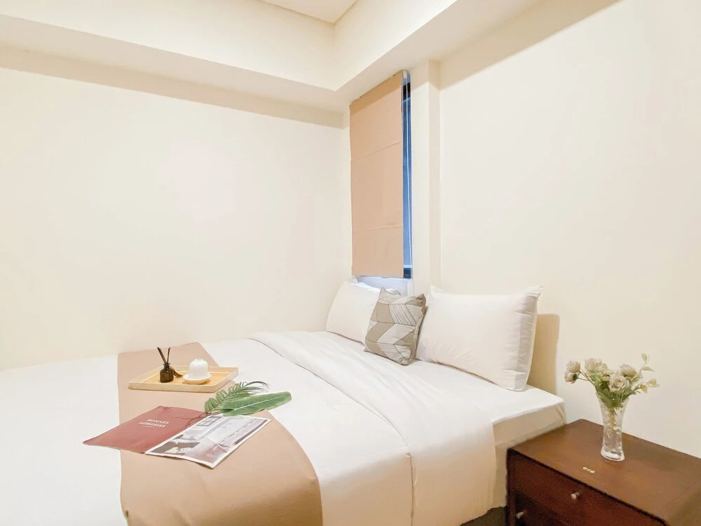 Warm And Cozy 1Br With Makeup Room At Meikarta Apartment