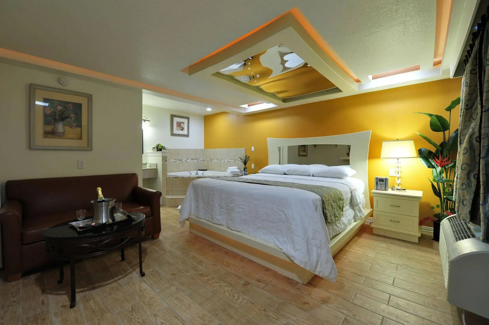 Photo - Romantic Inn & Suites