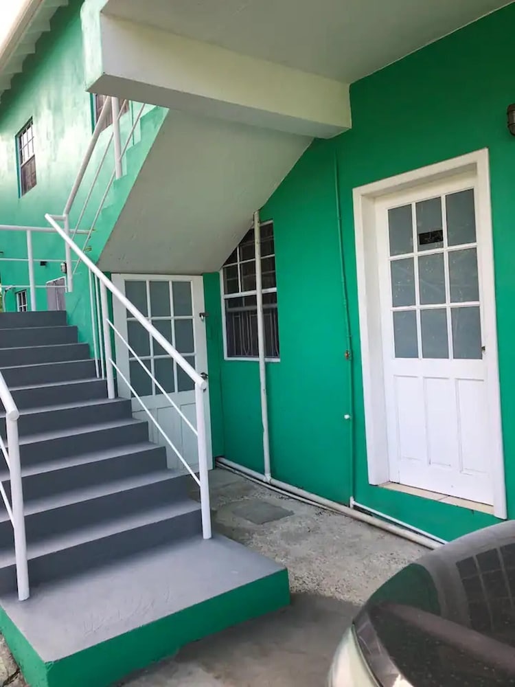 Family Friendly 2-bedroom Apartment in Vieux Fort
