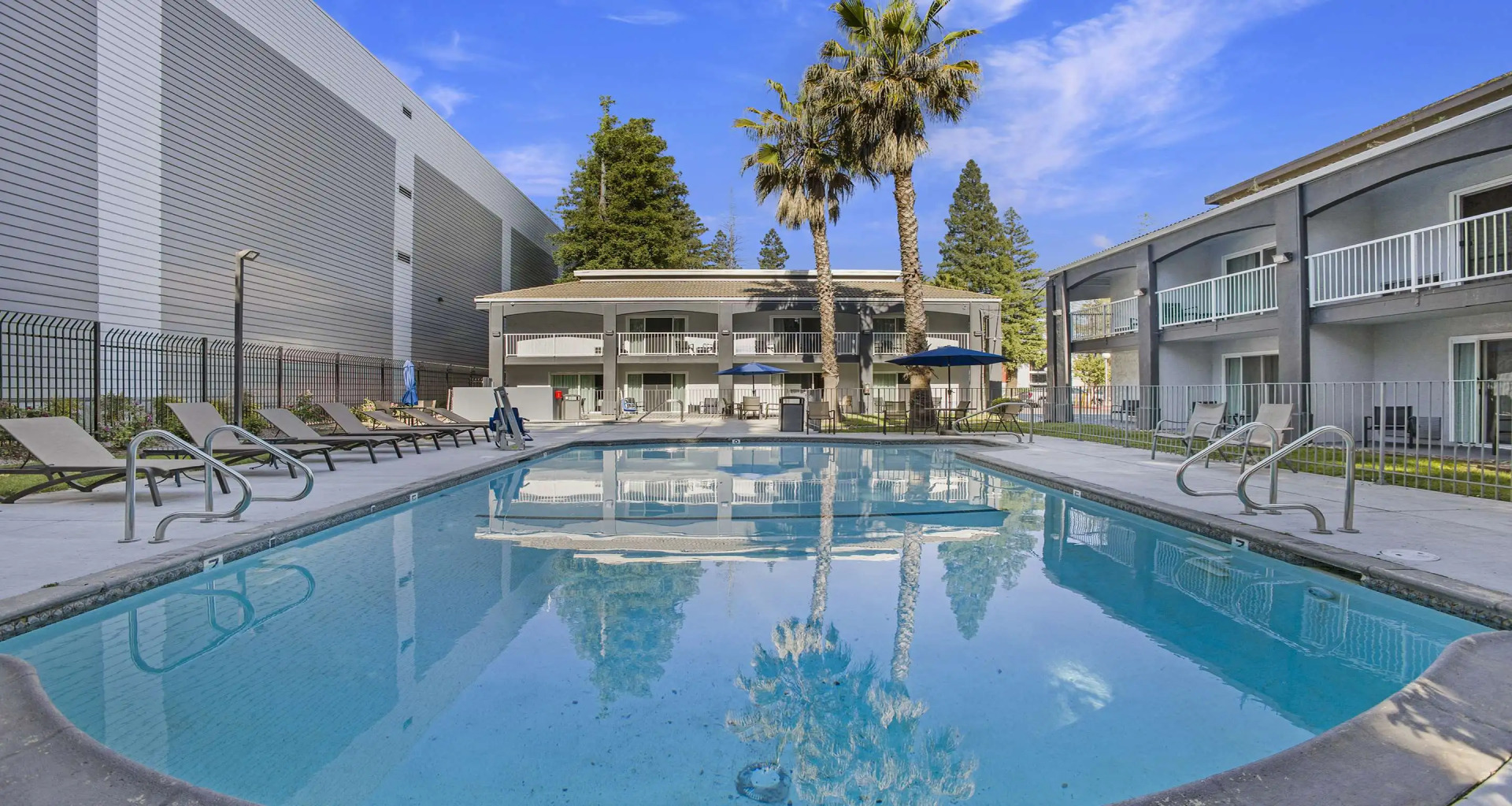 Foto - SureStay Plus Hotel by Best Western Sacramento North