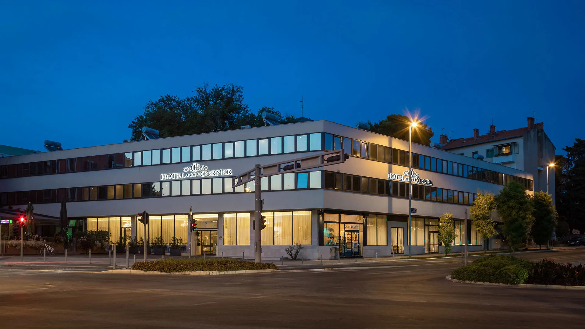 Photo - Hotel Corner