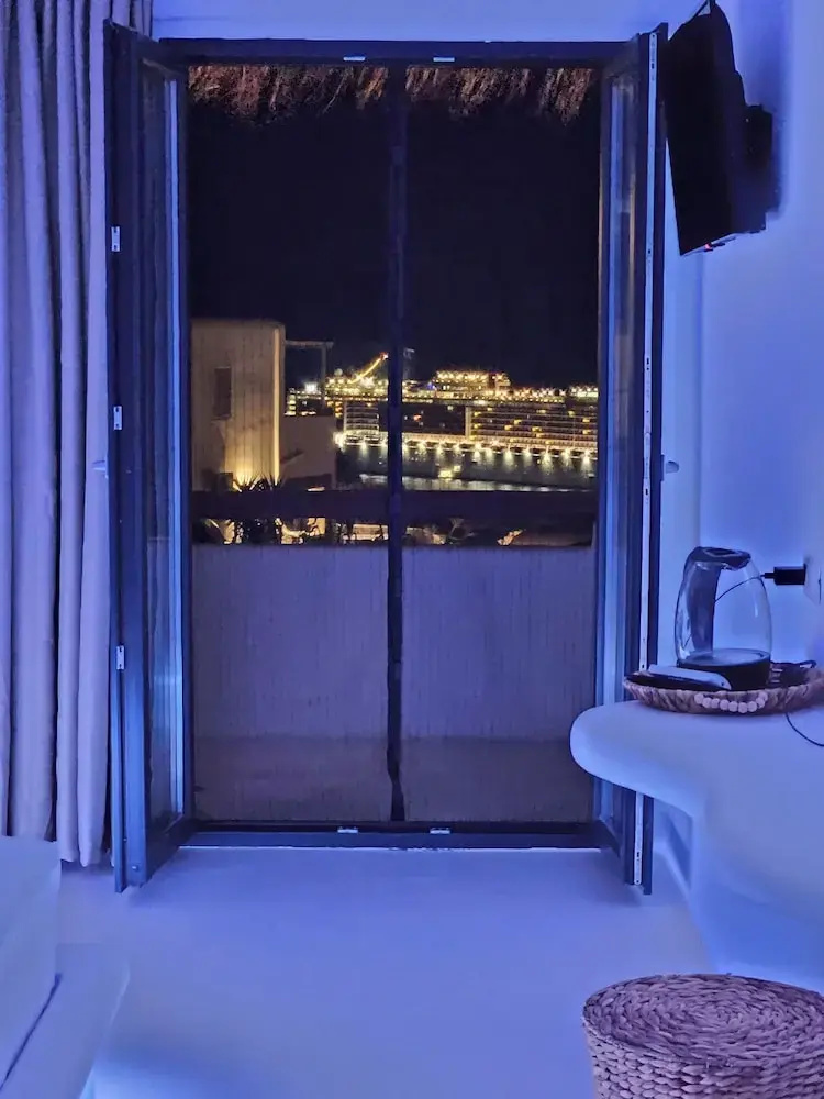 Foto - ELLI TROPiCAL LUXURY SUITES SUNSET-INFINITY POOL- SEA SIDE-NEAR CENTER PARKING