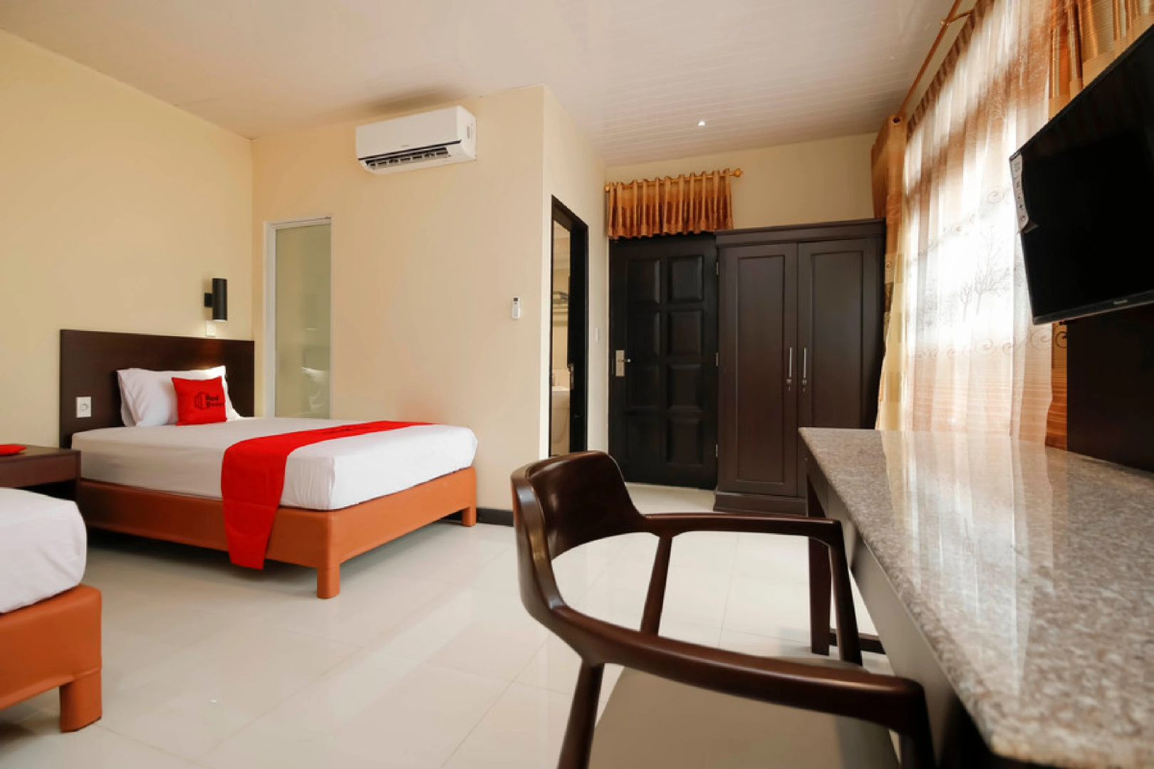 Foto - RedDoorz Plus near Halim Perdanakusuma 2