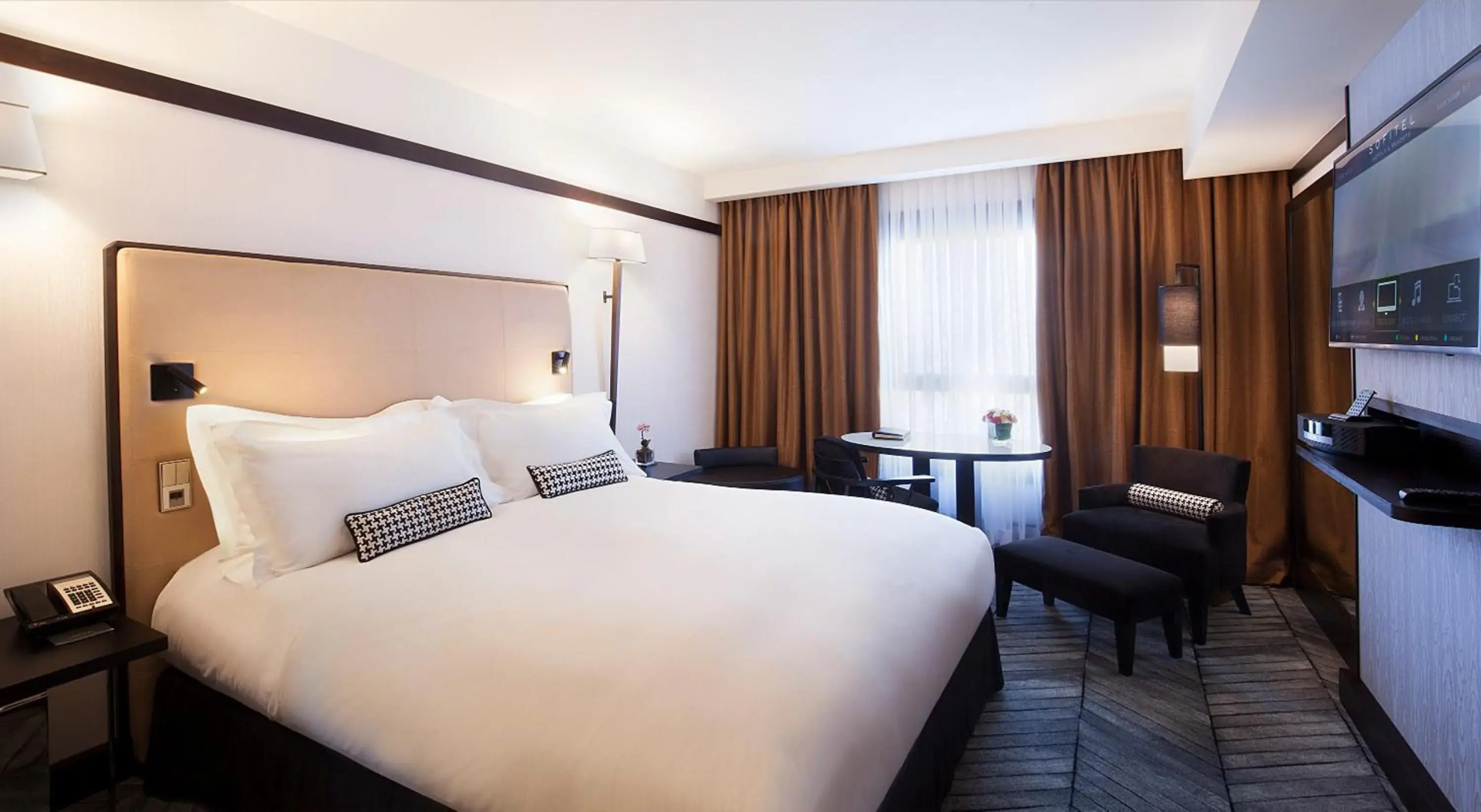 Photo - Warwick Melrose Hotel