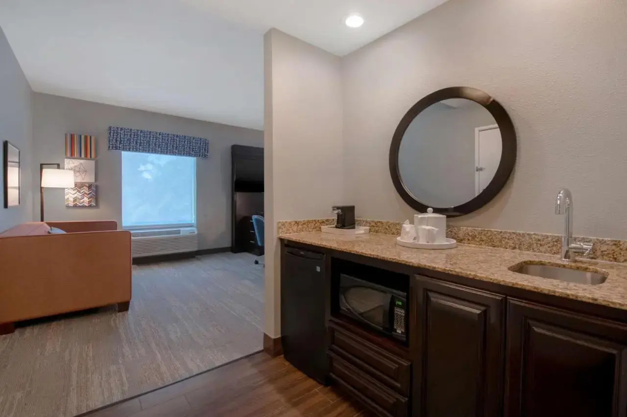 Photo - Hampton Inn & Suites Harvey New Orleans Westbank
