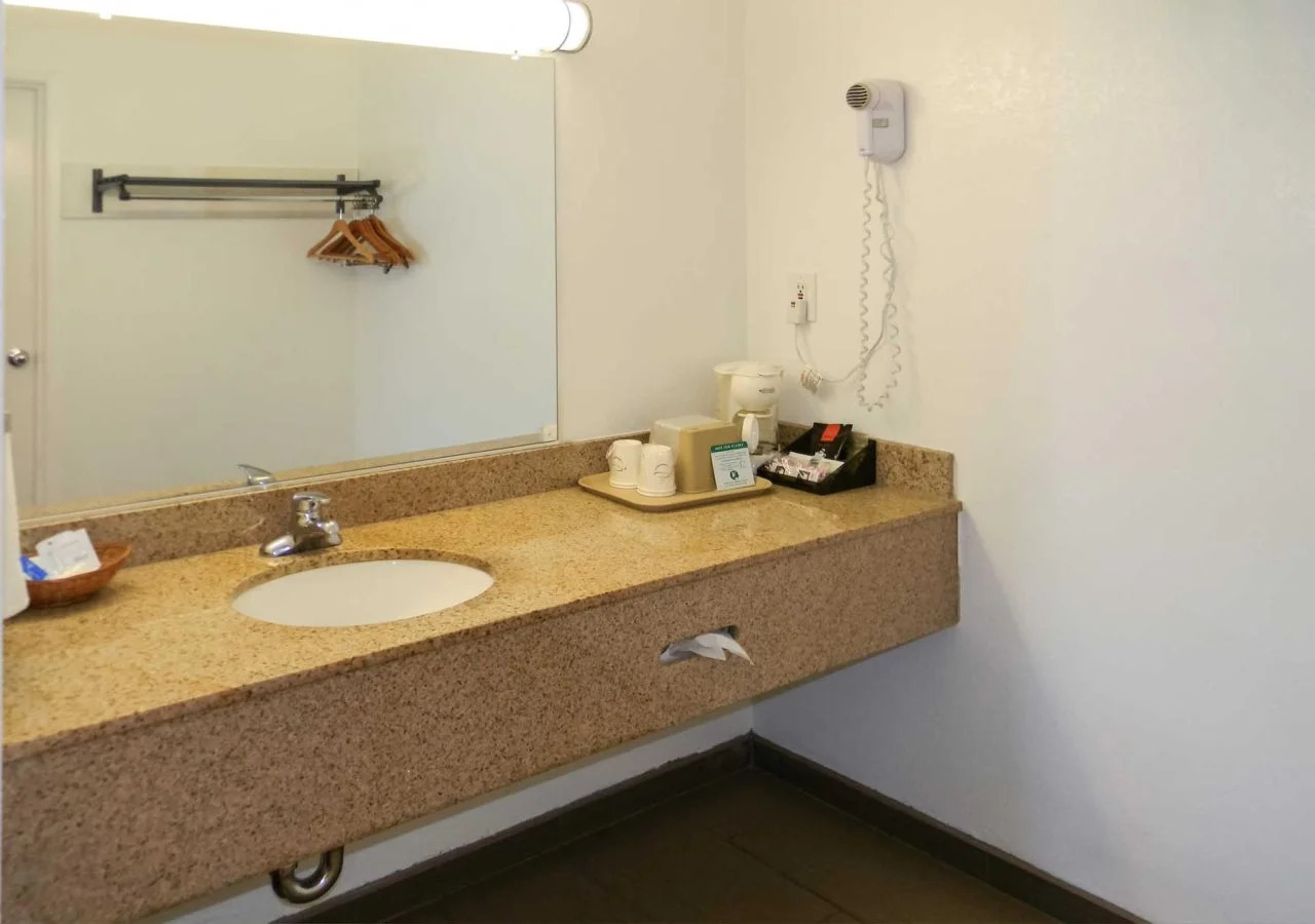 Photo - Rodeway Inn Alameda-Oakland