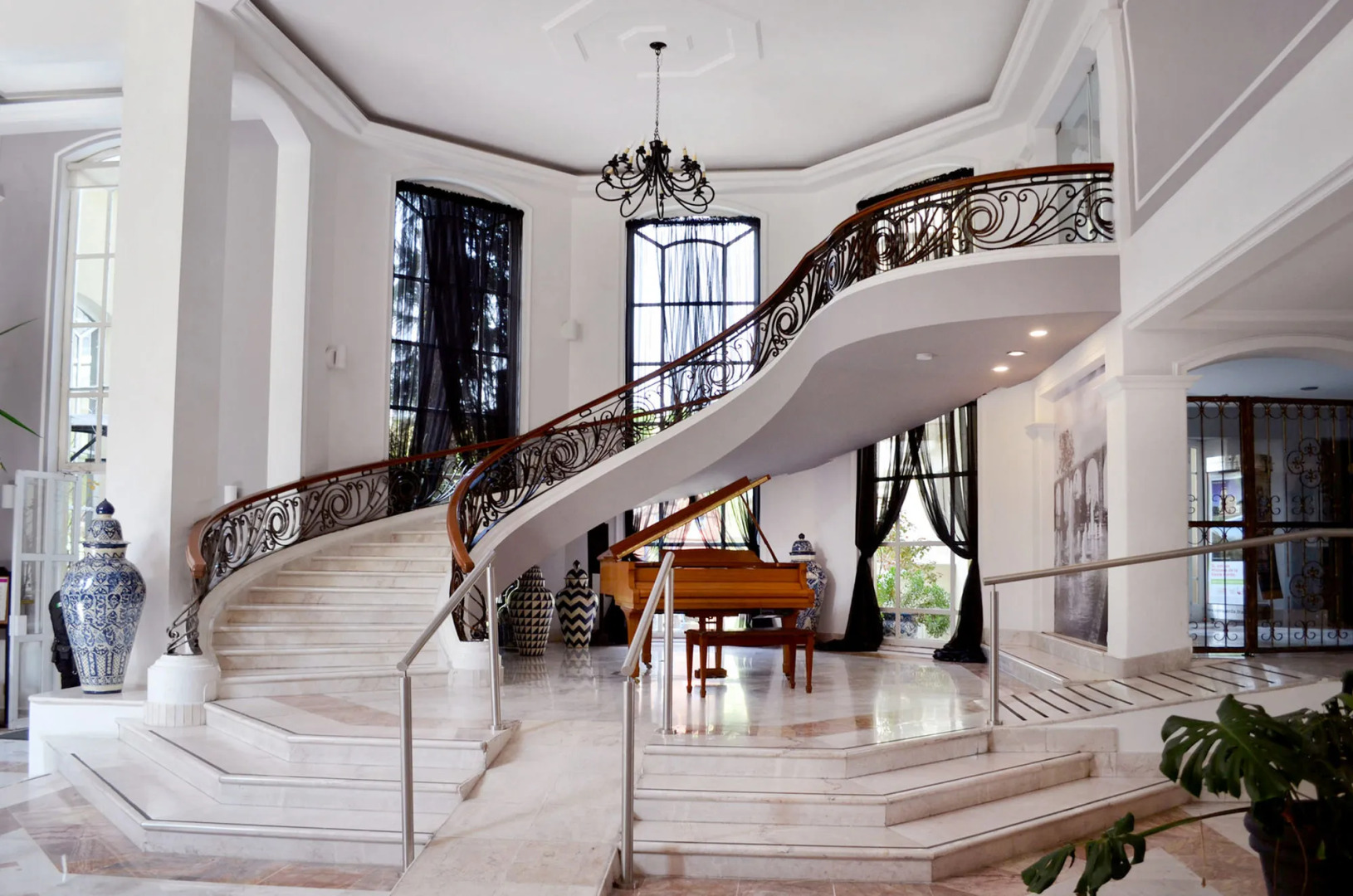 Photo - Plaza Camelinas Hotel