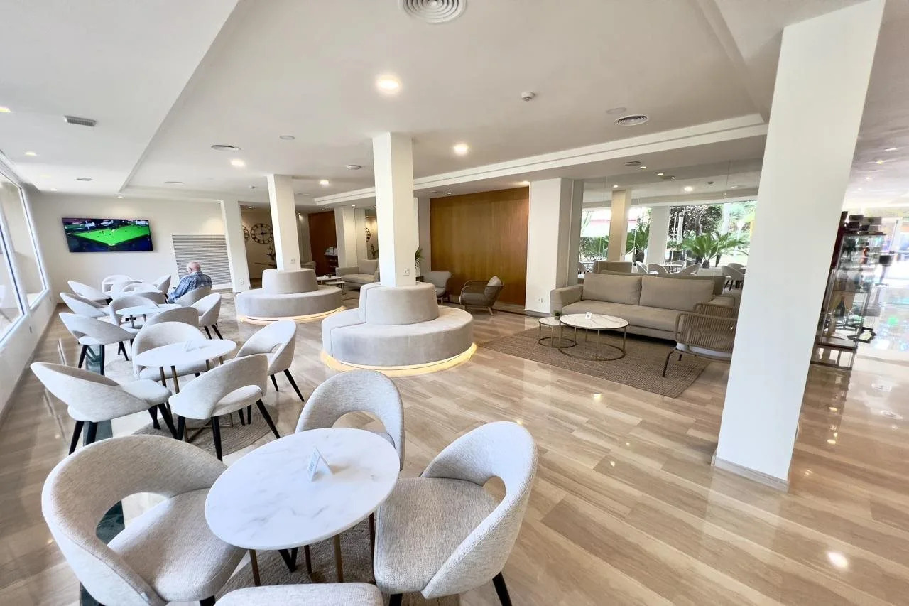 Photo - Valentin Reina Paguera - Adults Only