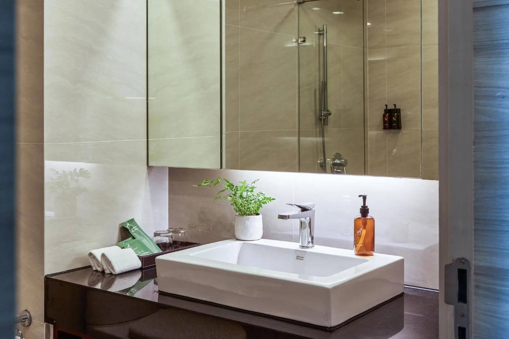 Photo - Adelphi Suites Bangkok