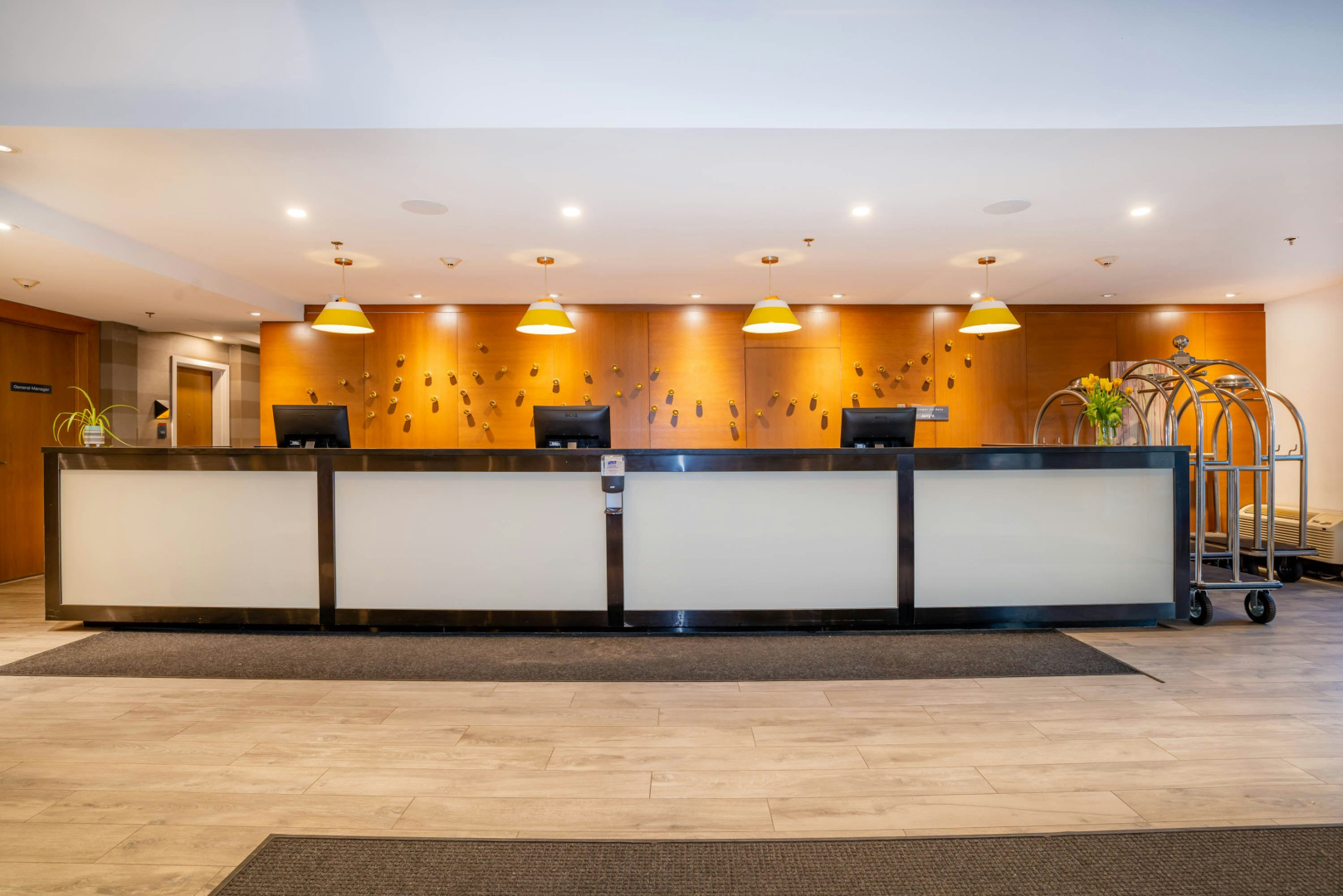 Photo - Sandman Hotel Hamilton