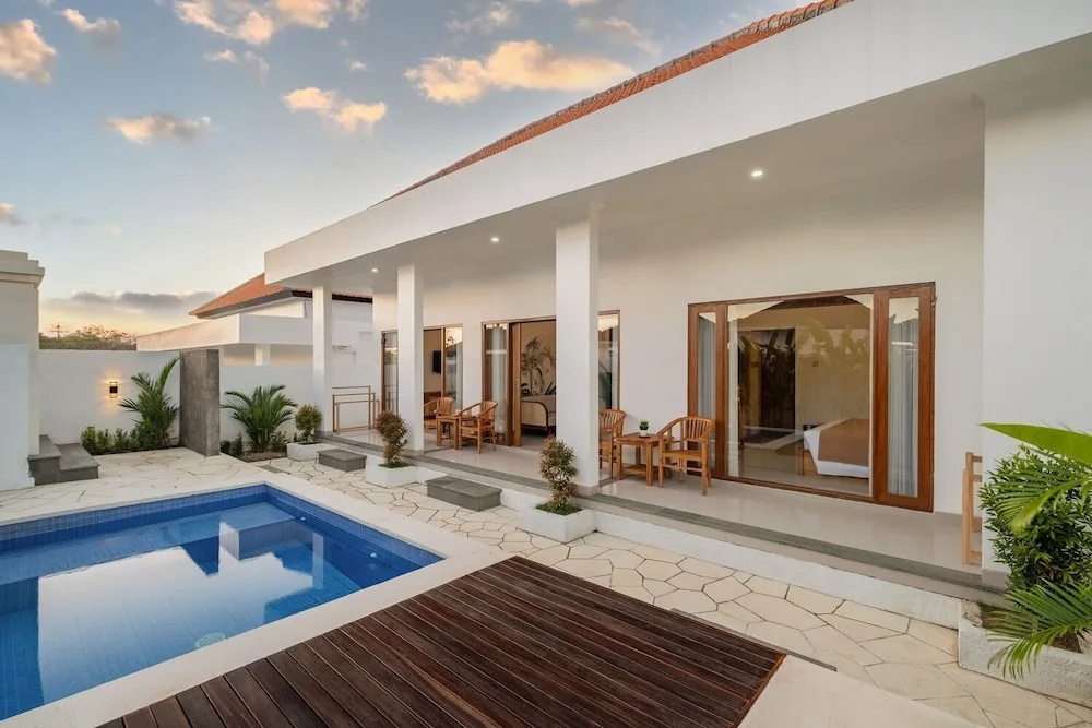 Cove D'Ancak and Bungalow, Bild 8 von 13
