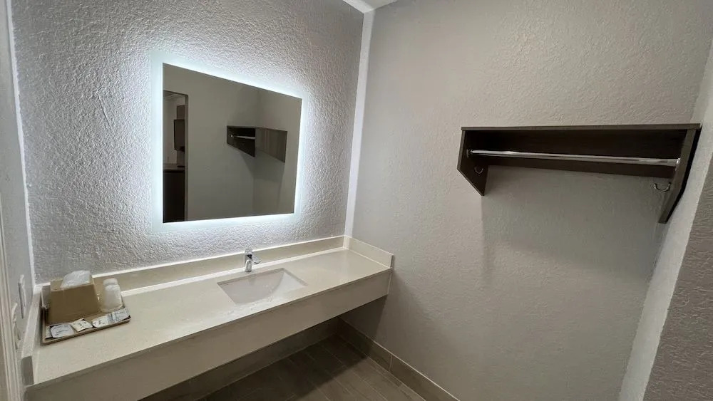 Foto - Kiwi Inn Capital O Houston - Hwy 249