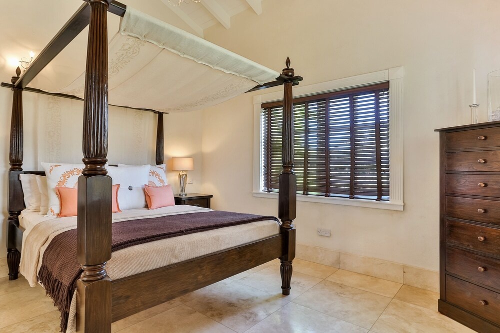 Cayman Villa - Contemporary 3 bedroom Villa with Stunning Ocean Views 3 Villa by RedAwning