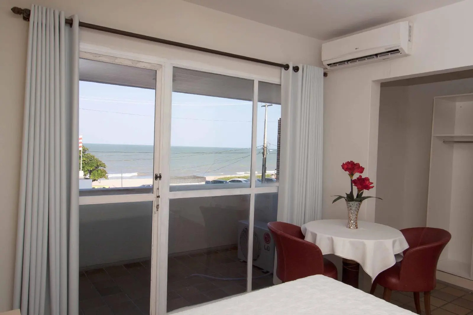 Photo - Tambau Beach Hotel