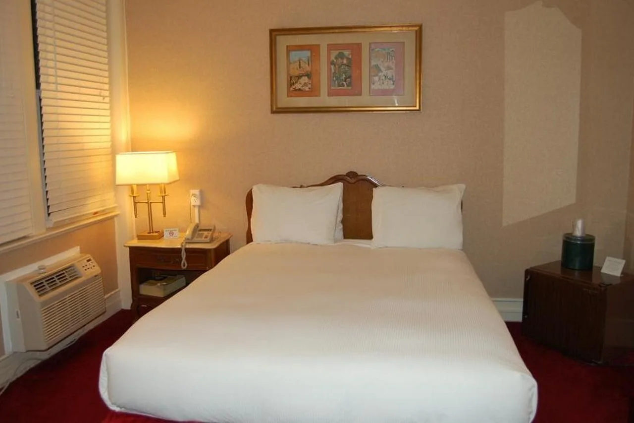 Photo - Windsor Inn Hotel