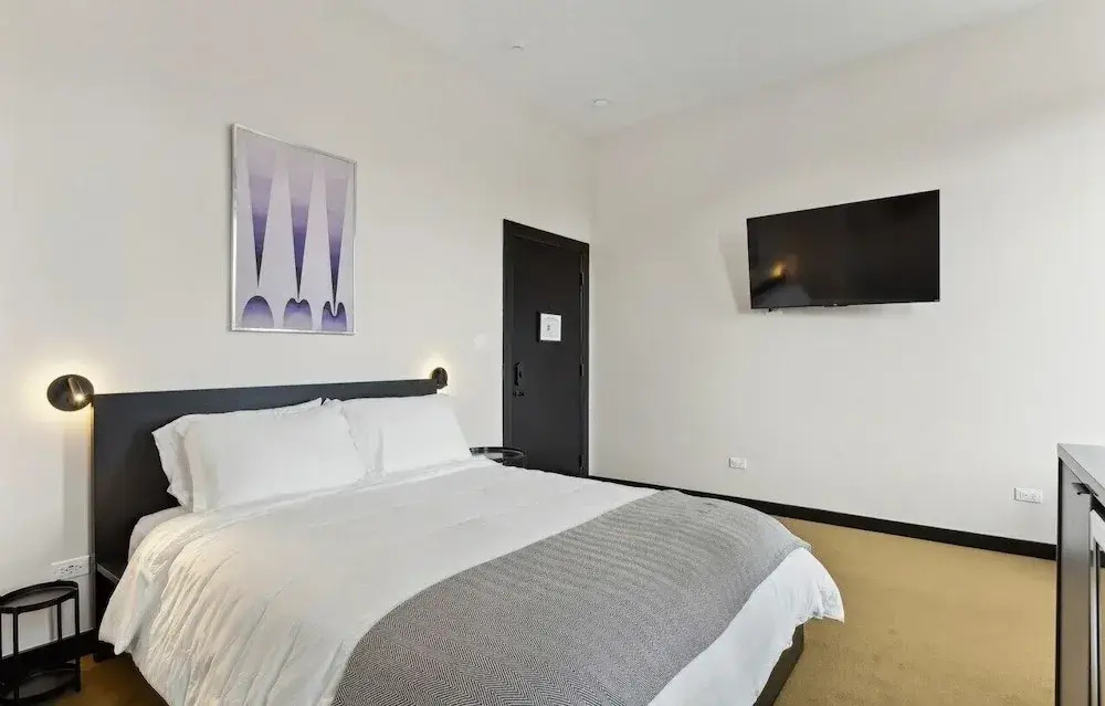 Photo - Logan Square SRO Hotel