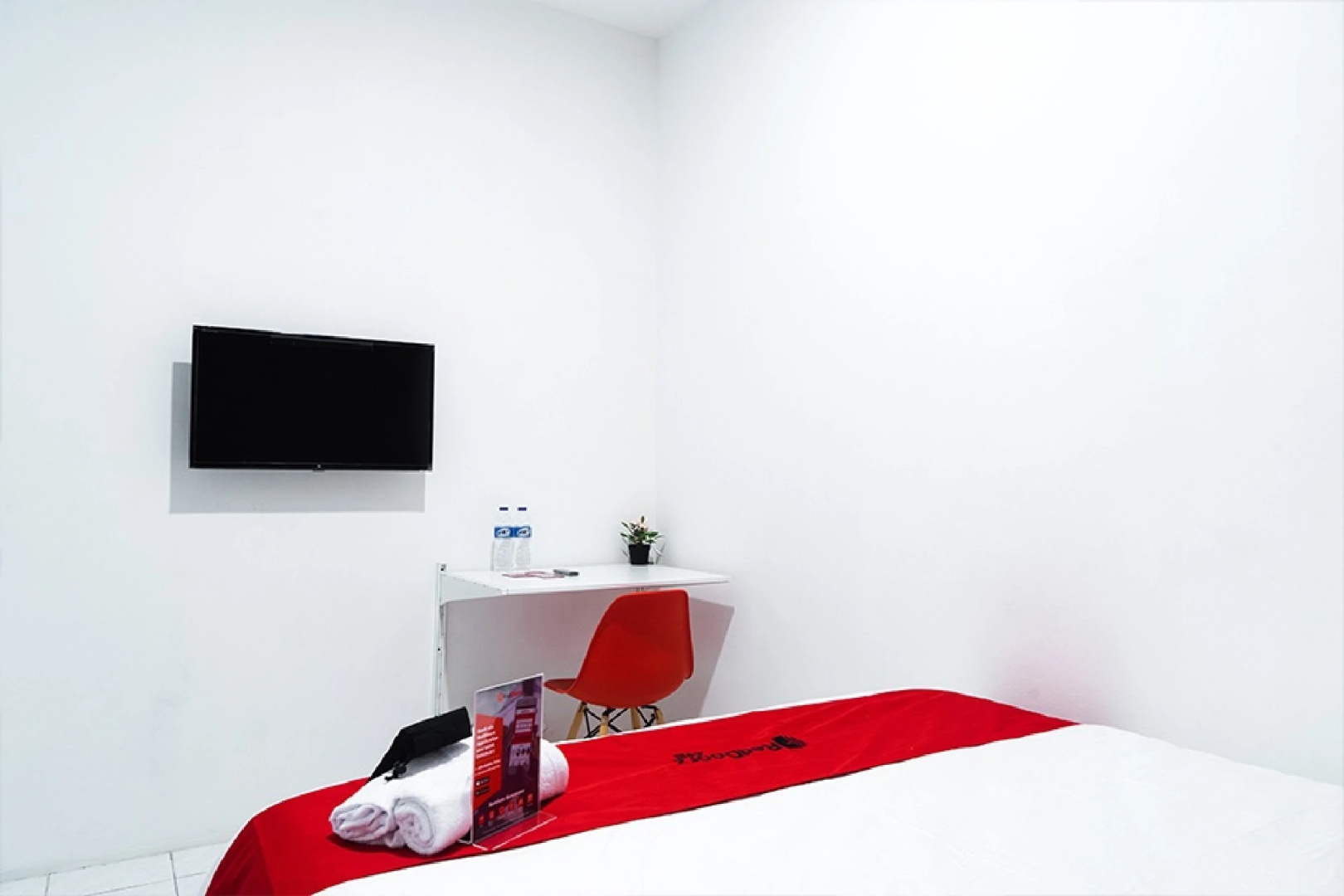 Photo - RedDoorz near Seasons City Mall
