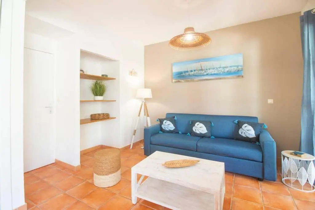 AQUAMARINE, 2 bedroom beach house and private pool, Orient beach!