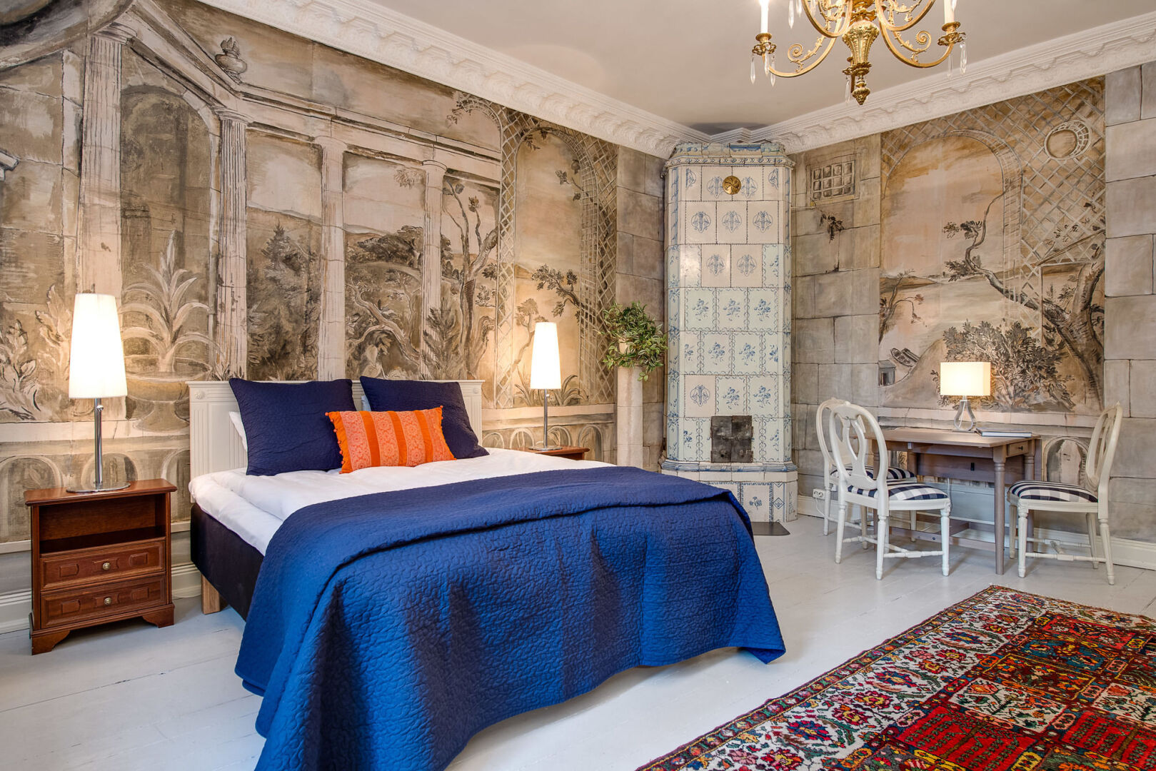 Photo - Lady Hamilton Apartments