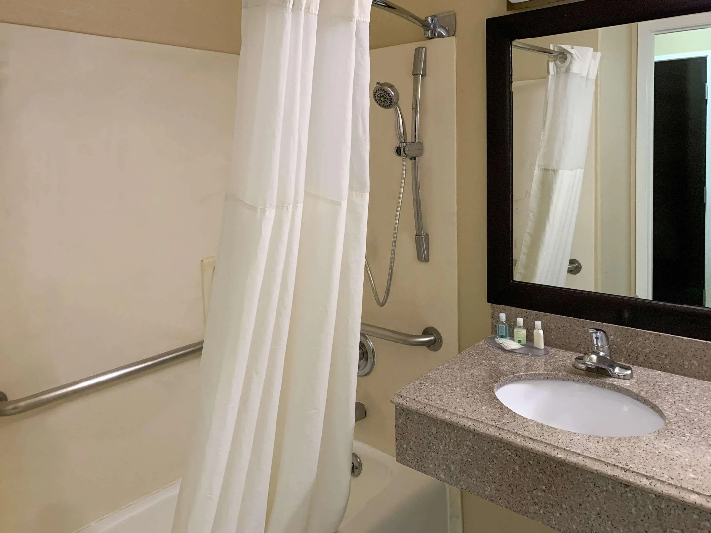 Photo - Quality Suites Houston NW Cy-Fair