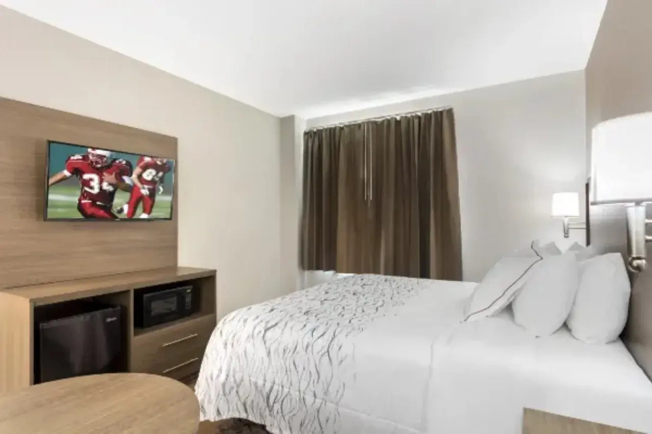 Photo - Red Roof Inn PLUS Jamaica, NY - JFK Airport