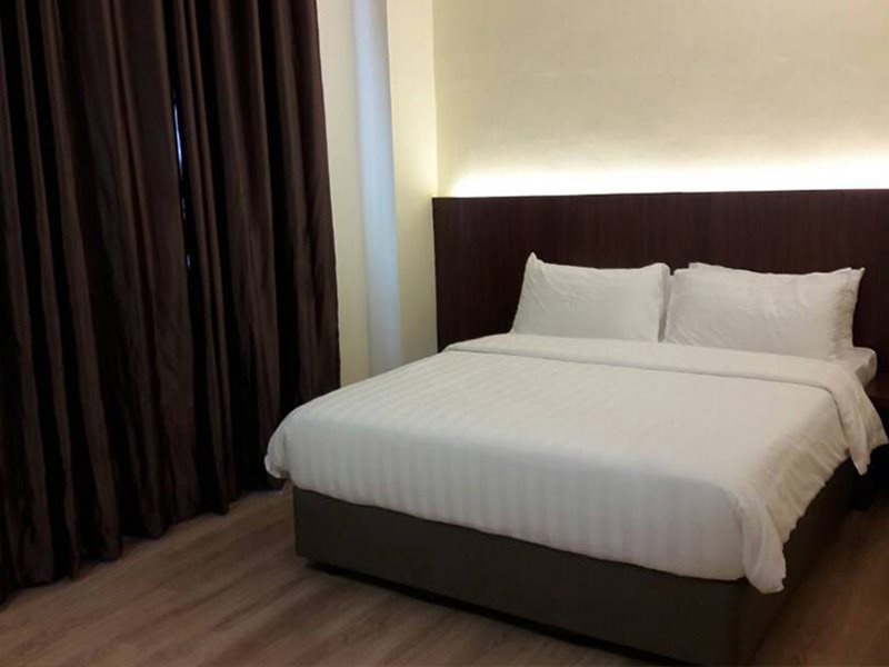 Place2Stay Business Hotel @ Emart Riam