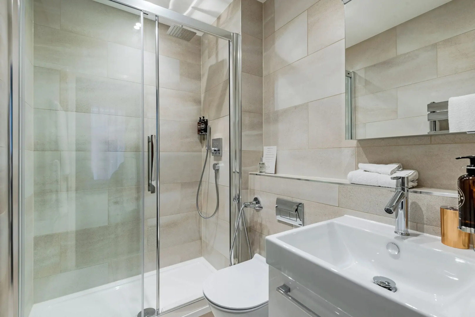 Foto - Buckingham & Lloyds