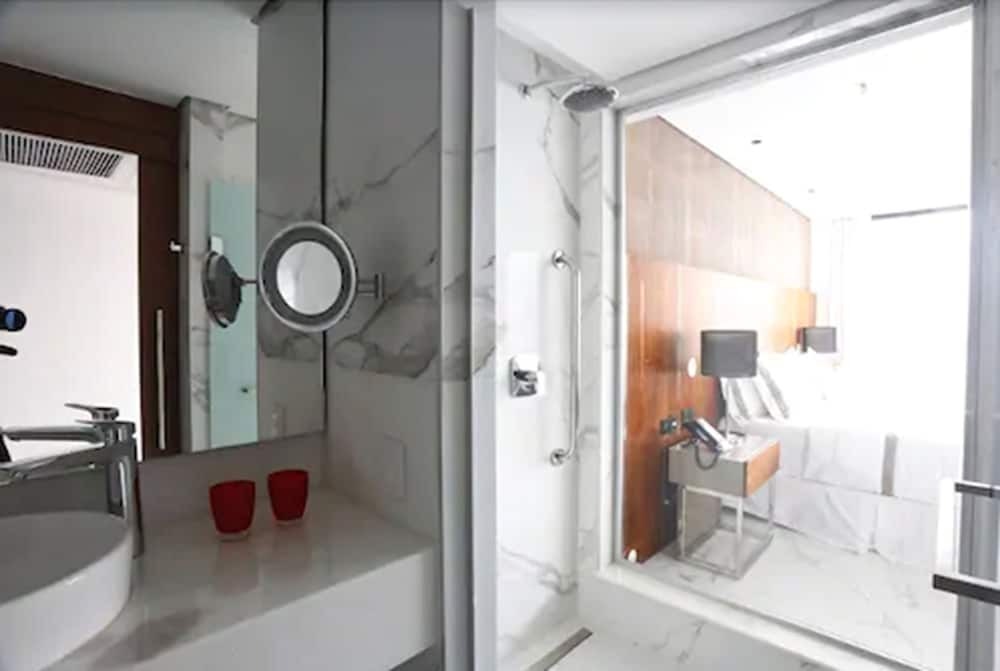 Photo - CLH Suites Domingos Ferreira