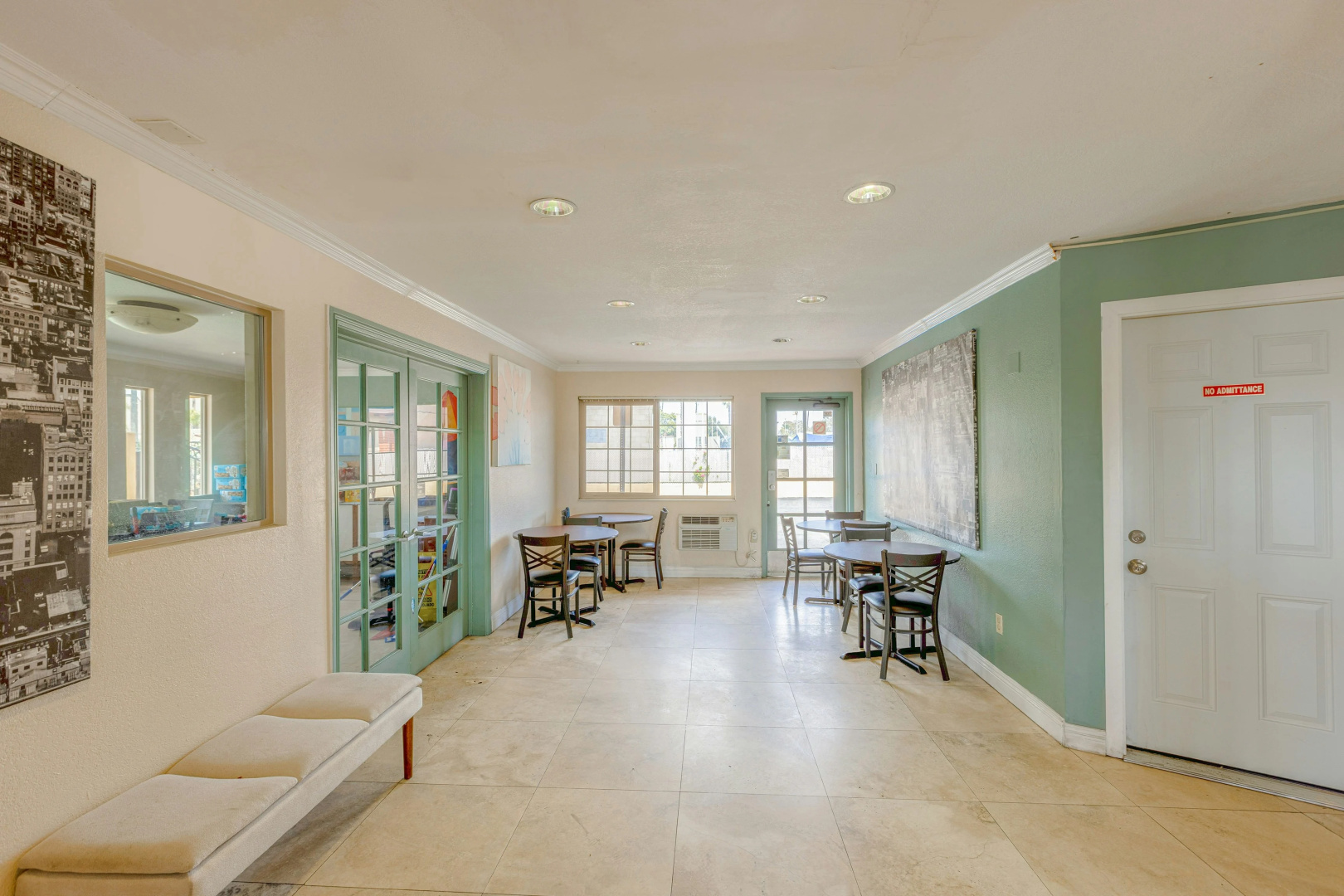Photo - Hotel Avenida - Oceanside Camp Pendleton