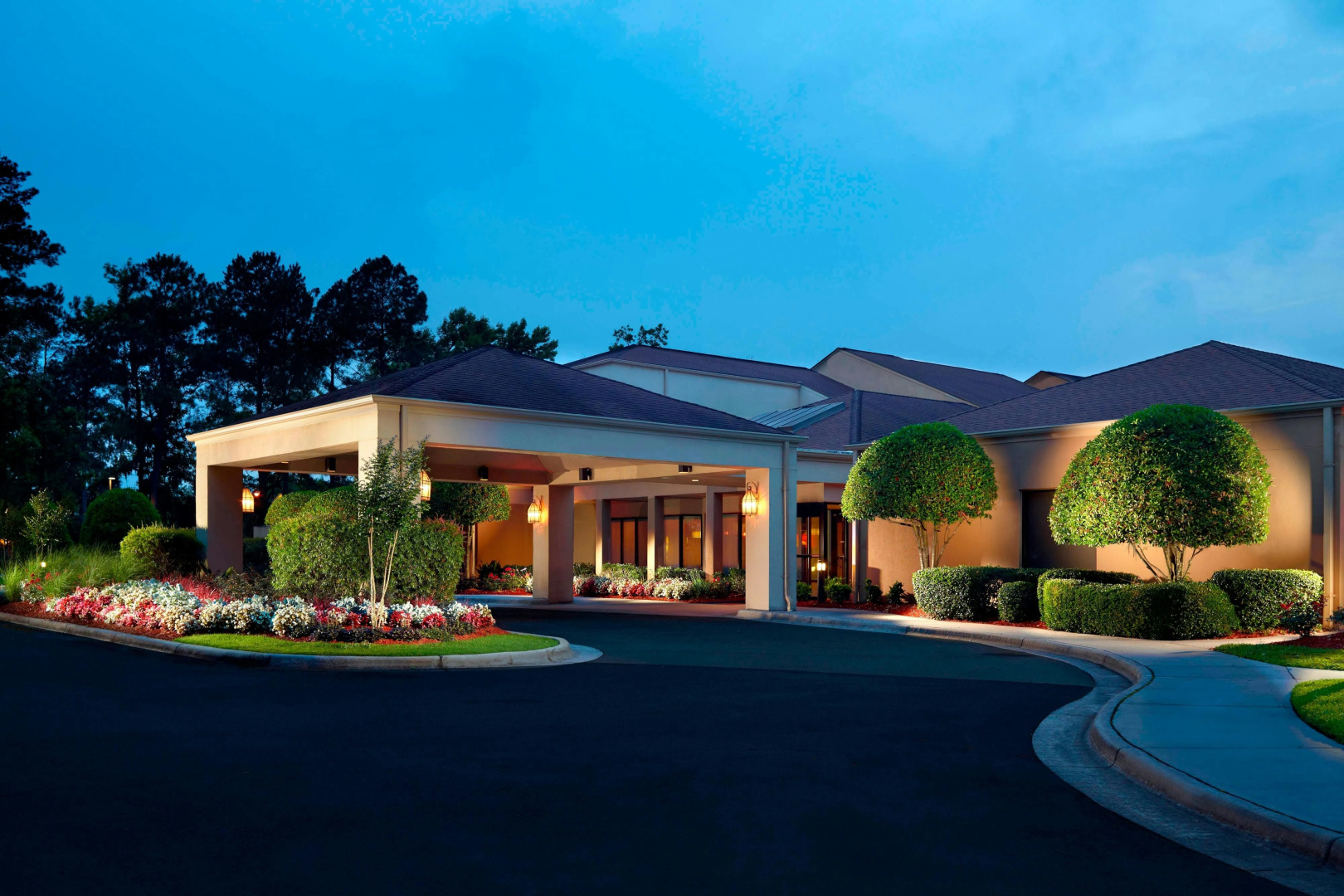 Photo - Courtyard by Marriott Savannah Midtown