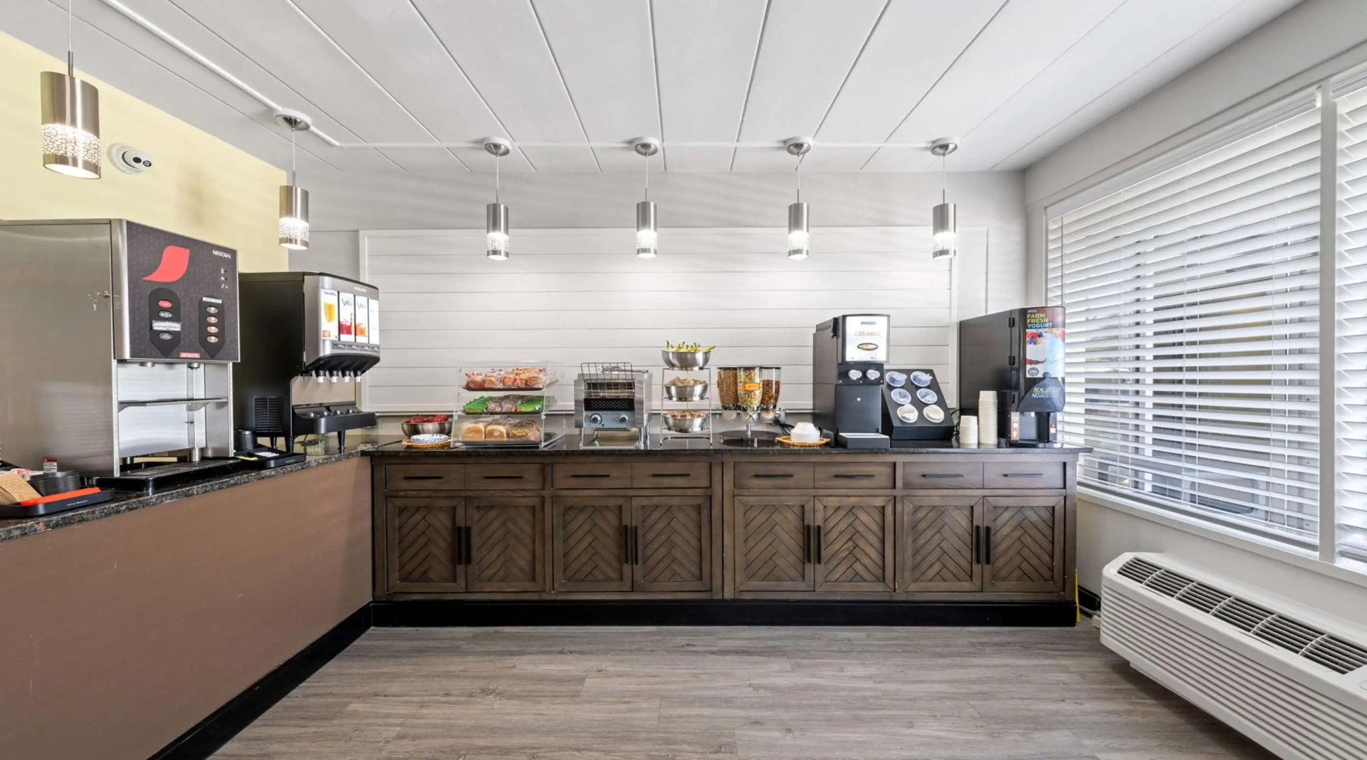 Photo - SureStay Hotel by Best Western Virginia Beach Royal Clipper