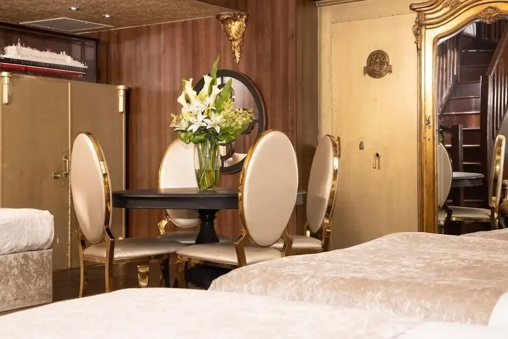 Photo - White Star Line Hotel